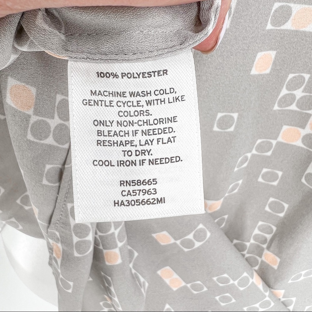 Halogen Large  blouse Gray, pink Soft geometric Pattern V Neck Ruffle! - Picture 8 of 8